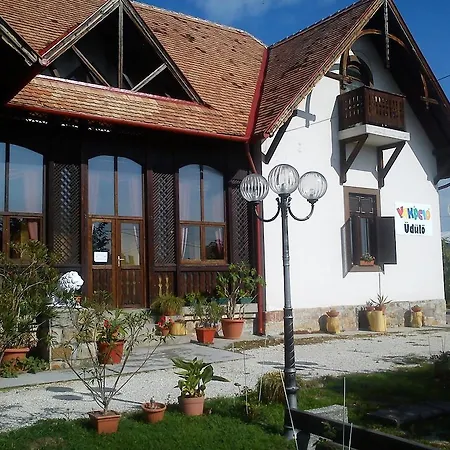 Vakáció üdülő Aparthotel Révfülöp