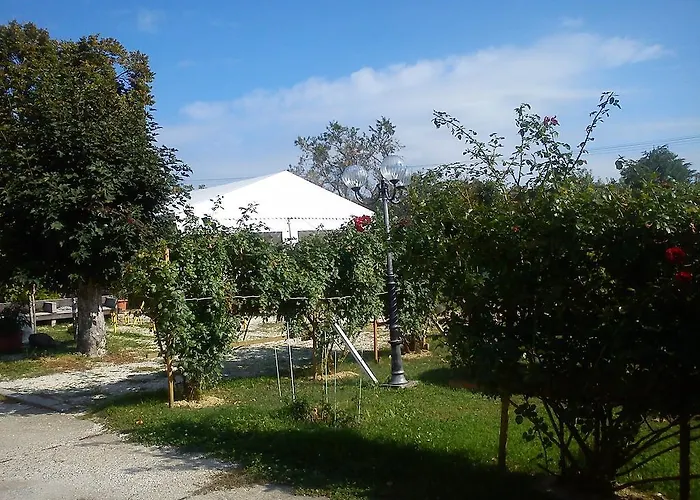 Vakacio Ueduelo 公寓式酒店 Révfülöp